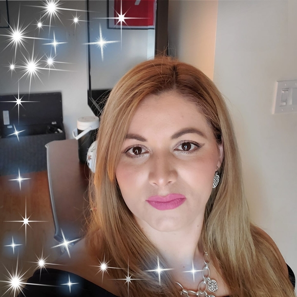 Meet your Posher, Laura - Picture 1 of 1